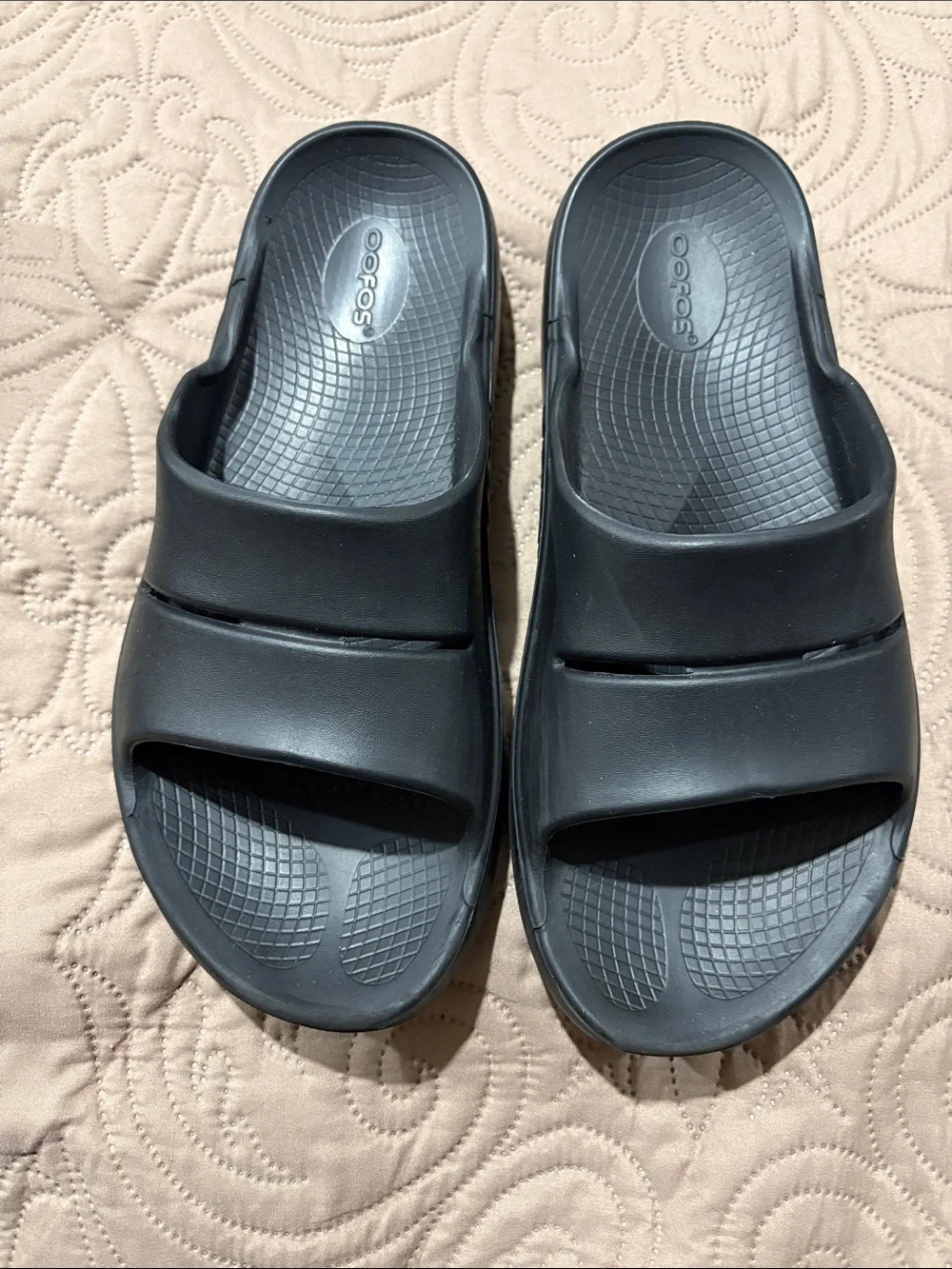 OOFOS Men’s Black Recovery Slide Sandals M10 W12 EU 43